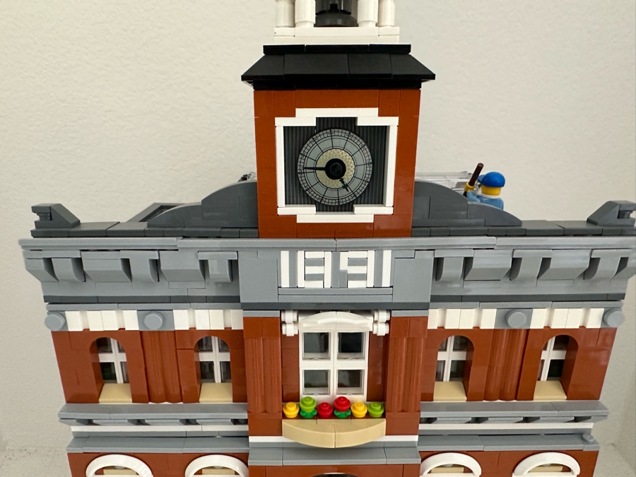 LEGO Set 10224 Town Hall With The Original Instruction Booklets Already Assembled/Not Glued [Photo 5]