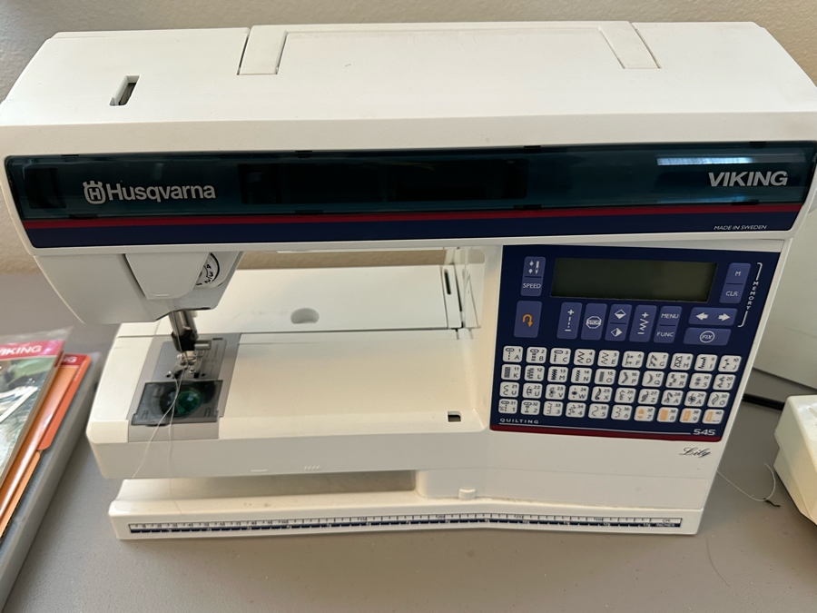 Husqvarna VIKING Quilting 545 Lily Sewing Machine [Photo 5]