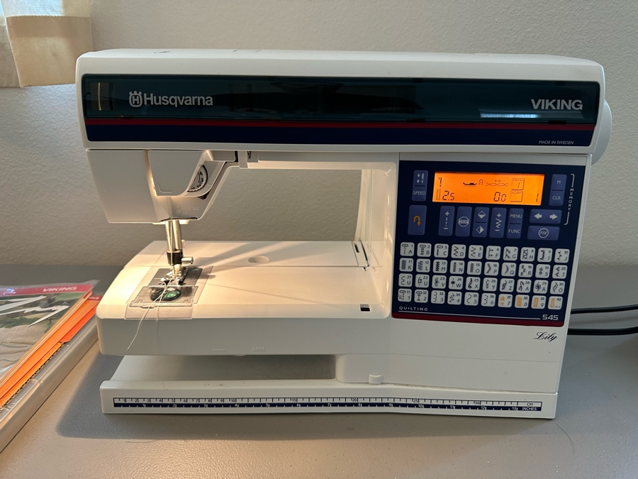 Husqvarna VIKING Quilting 545 Lily Sewing Machine [Photo 11]