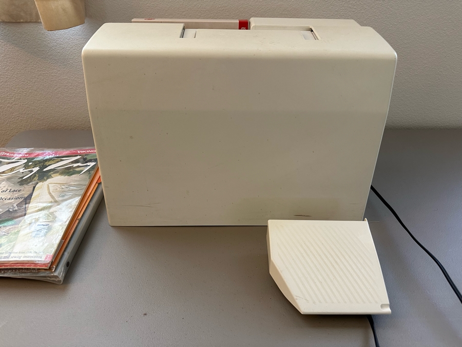 Husqvarna VIKING Quilting 545 Lily Sewing Machine [Photo 3]