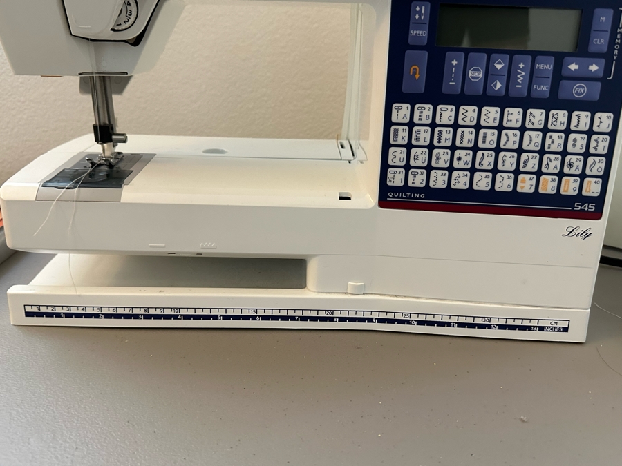 Husqvarna VIKING Quilting 545 Lily Sewing Machine [Photo 9]