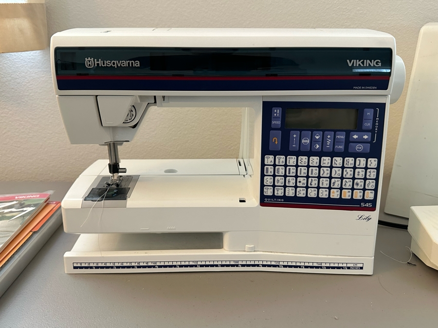 Husqvarna VIKING Quilting 545 Lily Sewing Machine [Photo 6]