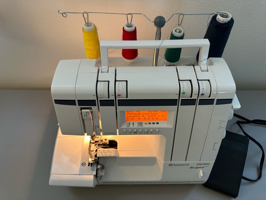Husqvarna VIKING Huskylock 910 Sewing Machine [Photo 8]