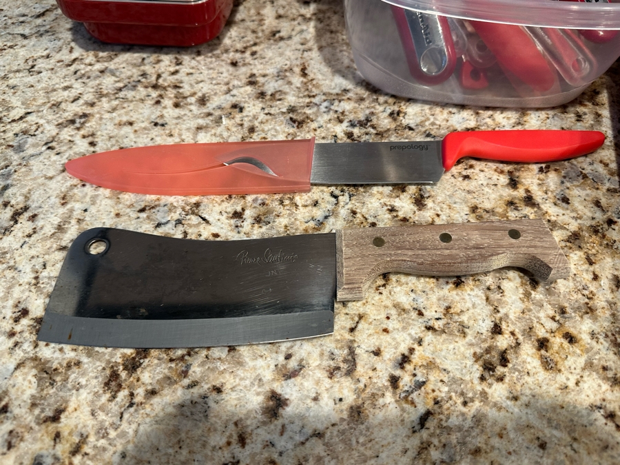 KitchenAid Blender With Assortment Of Untensils Including KitchenAid Plus Knives - See Photos [Photo 5]