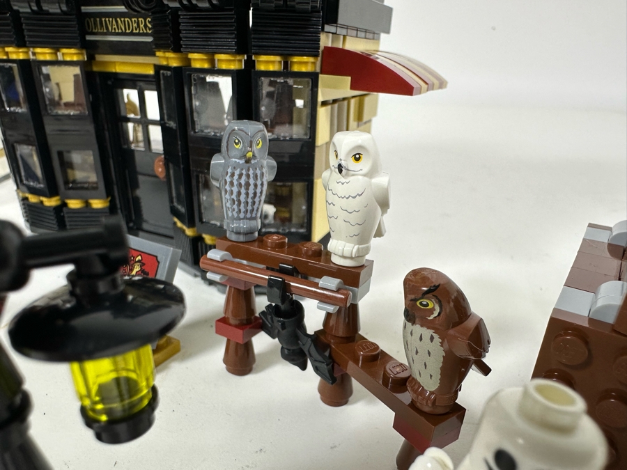 LEGO 10217 Harry Potter Diagon Alley With The Original Instruction Booklets Already Assembled/Not Glued [Photo 15]