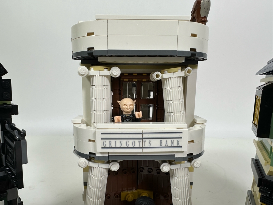 LEGO 10217 Harry Potter Diagon Alley With The Original Instruction Booklets Already Assembled/Not Glued [Photo 11]