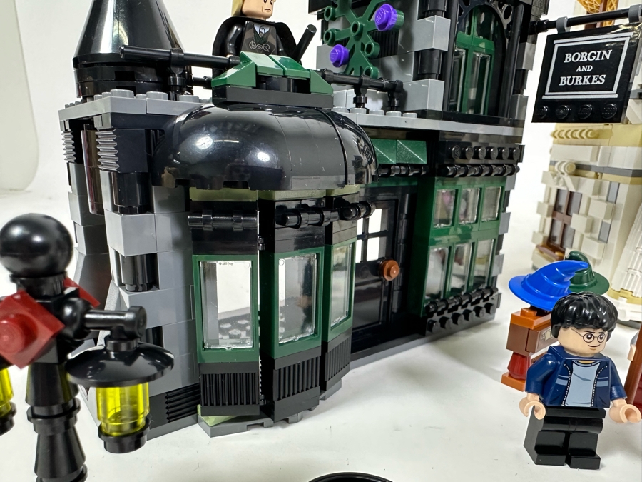 LEGO 10217 Harry Potter Diagon Alley With The Original Instruction Booklets Already Assembled/Not Glued [Photo 7]