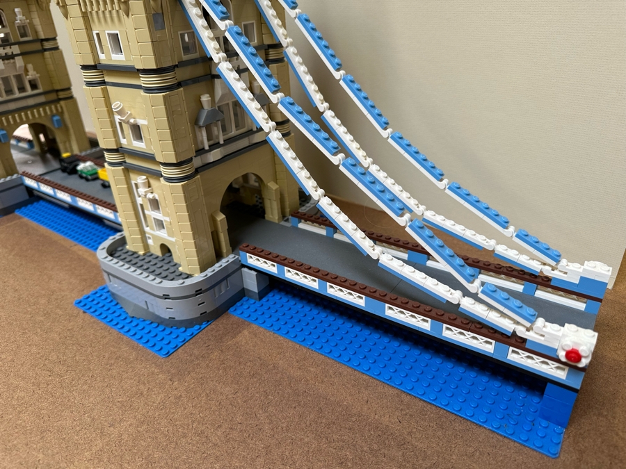LEGO 10214 Creator Tower Bridge With The Original Instruction Booklets Already Assembled/Not Glued 40W X 11D X 18H [Photo 9]