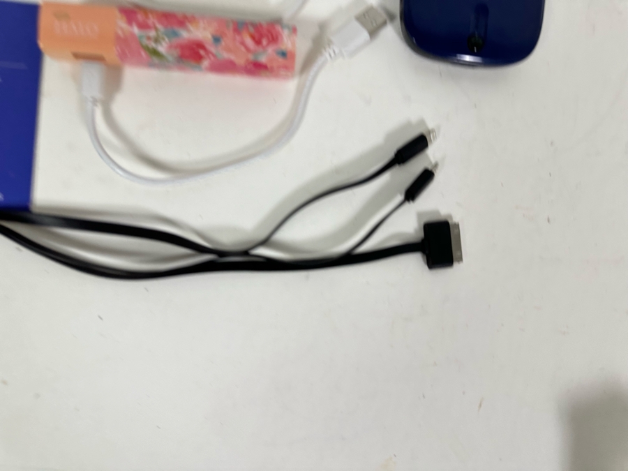 HALO Rechargeable Portable Electronic Device Chargers Pair Of Pocket Power 6000 Chargers And Pair Of Shine 3000 Chargers [Photo 4]