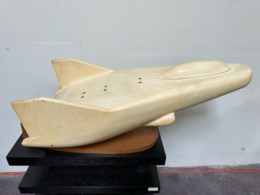 Large Prototype Model Of Northrop M2-F2 Heavyweight Lifting Body Experimental Aircraft Plane Featured In Opening Credits Of The 1970s TV Series The Six Million Dollar Man 41L X 17.5W X 16H [Photo 5]