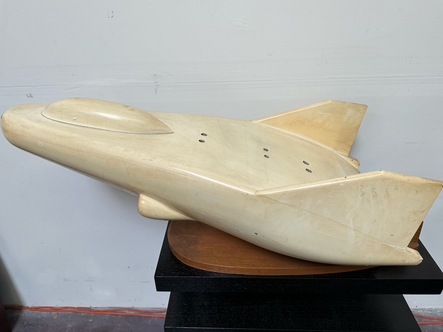 Large Prototype Model Of Northrop M2-F2 Heavyweight Lifting Body Experimental Aircraft Plane Featured In Opening Credits Of The 1970s TV Series The Six Million Dollar Man 41L X 17.5W X 16H [Photo 18]