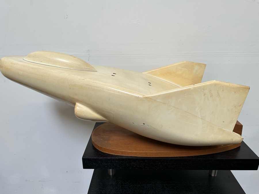 Large Prototype Model Of Northrop M2-F2 Heavyweight Lifting Body Experimental Aircraft Plane Featured In Opening Credits Of The 1970s TV Series The Six Million Dollar Man 41L X 17.5W X 16H [Photo 17]