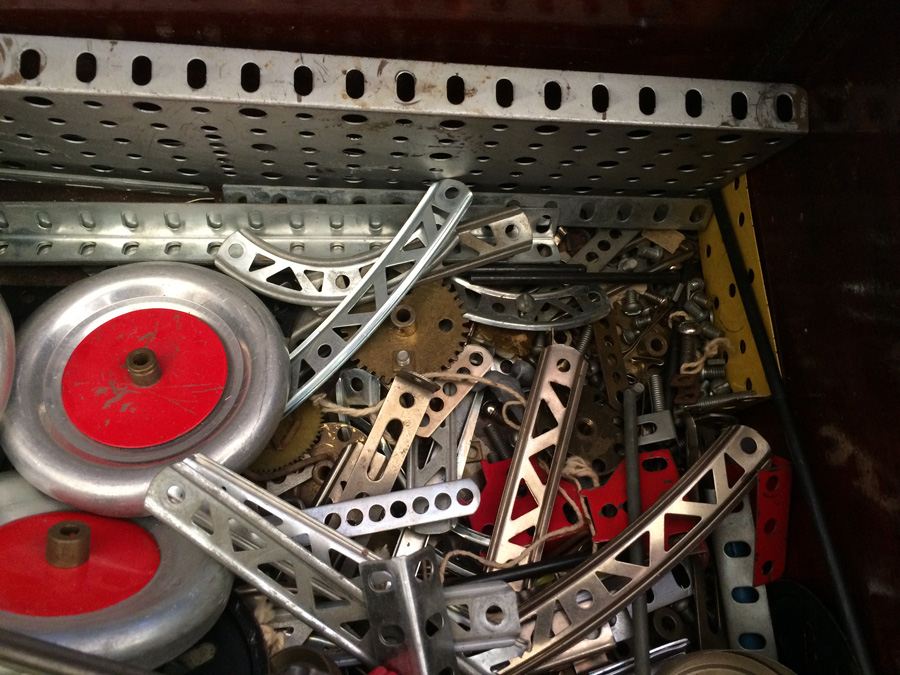 Vintage Erector Set in Wooden Box [Photo 29]
