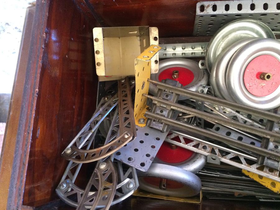 Vintage Erector Set in Wooden Box [Photo 32]