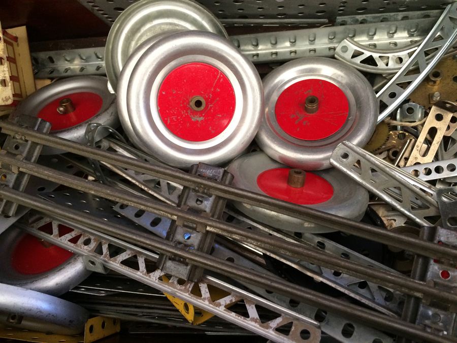 Vintage Erector Set in Wooden Box [Photo 31]