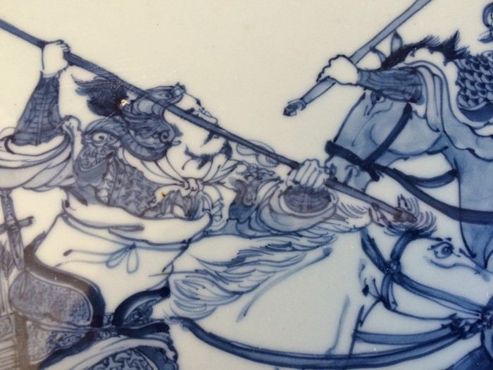 Beautiful Chinese Porcelain Blue and White Painted Tile Depicting a Battle/Fight Scene [Photo 9]