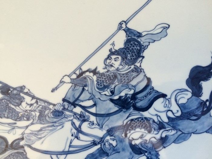 Beautiful Chinese Porcelain Blue and White Painted Tile Depicting a Battle/Fight Scene [Photo 3]