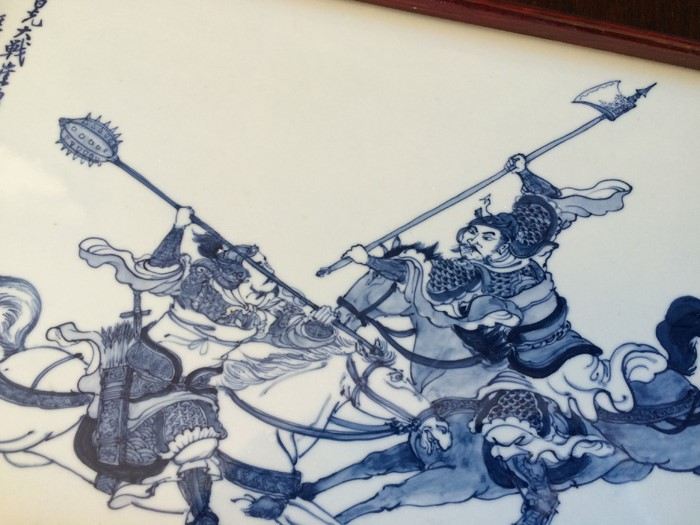 Beautiful Chinese Porcelain Blue and White Painted Tile Depicting a Battle/Fight Scene [Photo 18]