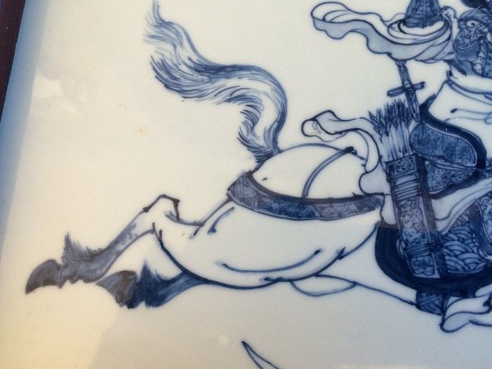 Beautiful Chinese Porcelain Blue and White Painted Tile Depicting a Battle/Fight Scene [Photo 12]