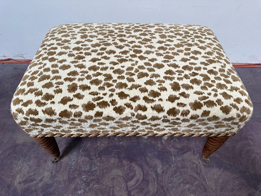 Upholstered Bench With Casters 33W X 24D X 20H [Photo 4]