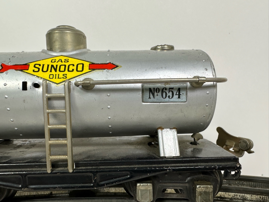 Vintage Lionel 'O' Gauge Motor Train Set With Tracks [Photo 15]