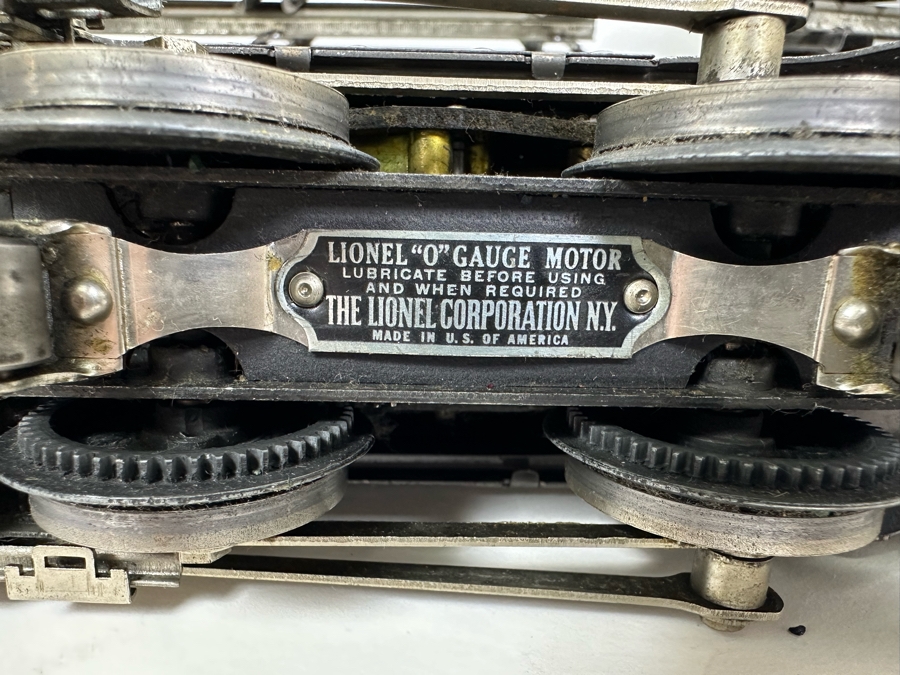 Vintage Lionel 'O' Gauge Motor Train Set With Tracks [Photo 12]