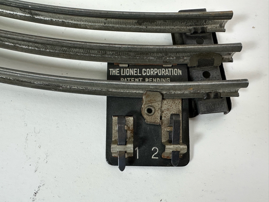 Vintage Lionel 'O' Gauge Motor Train Set With Tracks [Photo 17]