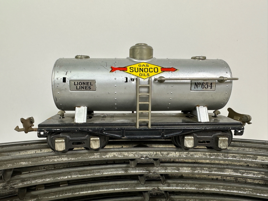 Vintage Lionel 'O' Gauge Motor Train Set With Tracks [Photo 6]