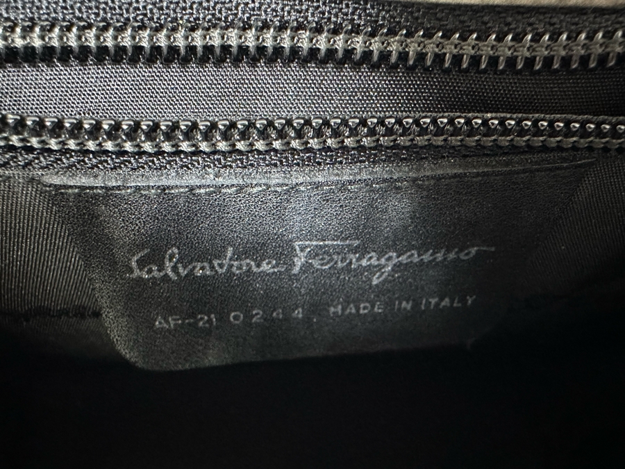 Salvatore Ferragamo Handbag [Photo 8]
