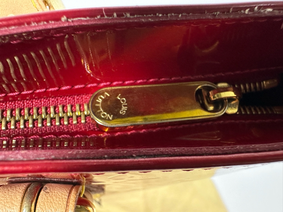 Louis Vuitton Vernis Monogram Brentwood Handbag Red 15.5 X 11.5 [Photo 8]