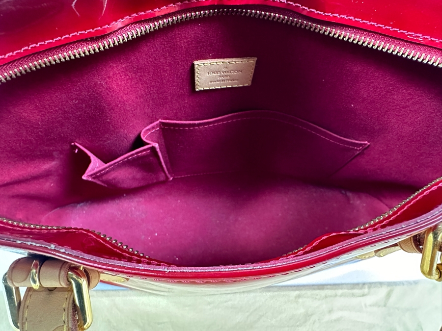 Louis Vuitton Vernis Monogram Brentwood Handbag Red 15.5 X 11.5 [Photo 11]