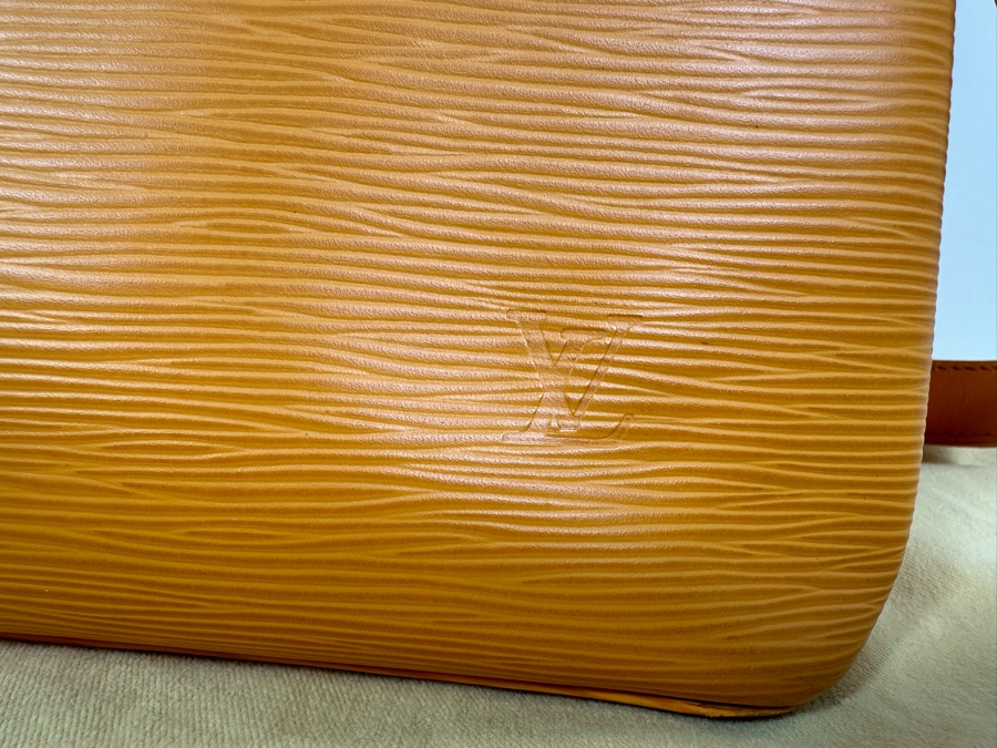 Louis Vuitton Epi Orange Leather Mandara MM Shoulder Handbag 12W X 10.5H [Photo 4]