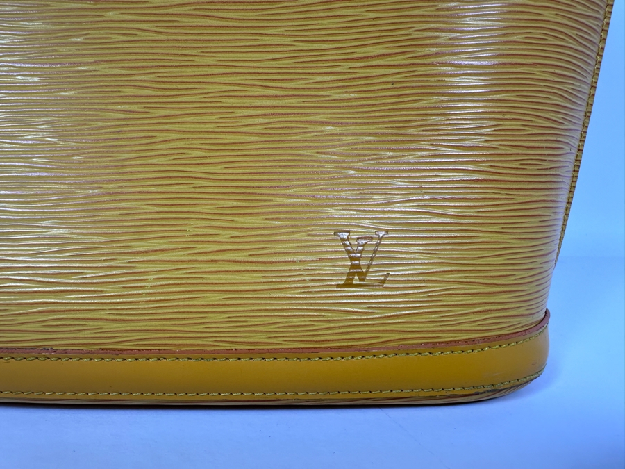 Louis Vuitton Epi Yellow Leather Lussac Shoulder Handbag 15W X 12H [Photo 4]