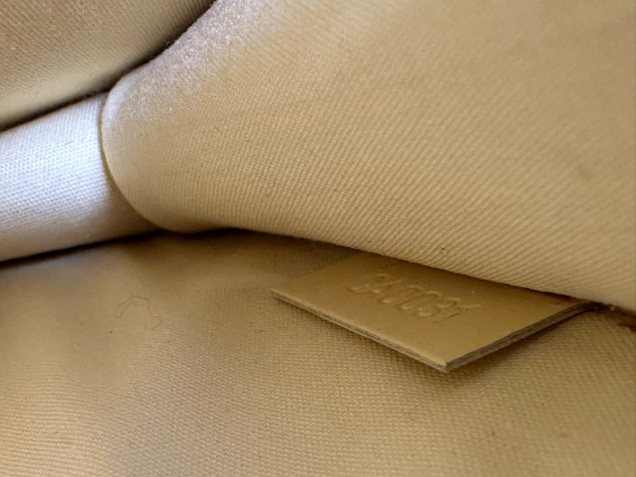 Louis Vuitton Yellow Epi Leather Belt Bag 8W X 5H [Photo 10]