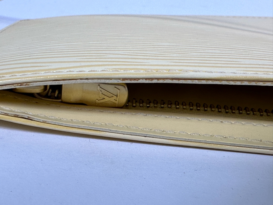 Louis Vuitton Yellow Epi Leather Belt Bag 8W X 5H [Photo 11]