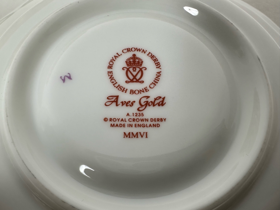 Royal Crown Derby English Bone China Aves Gold China - 36 Pieces - Cup Saucers Shown In Separate Photo [Photo 14]