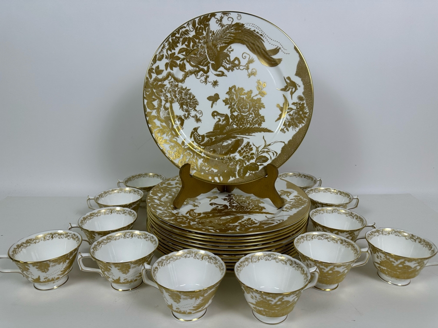 Royal Crown Derby English Bone China Aves Gold China - 36 Pieces - Cup Saucers Shown In Separate Photo [Photo 4]