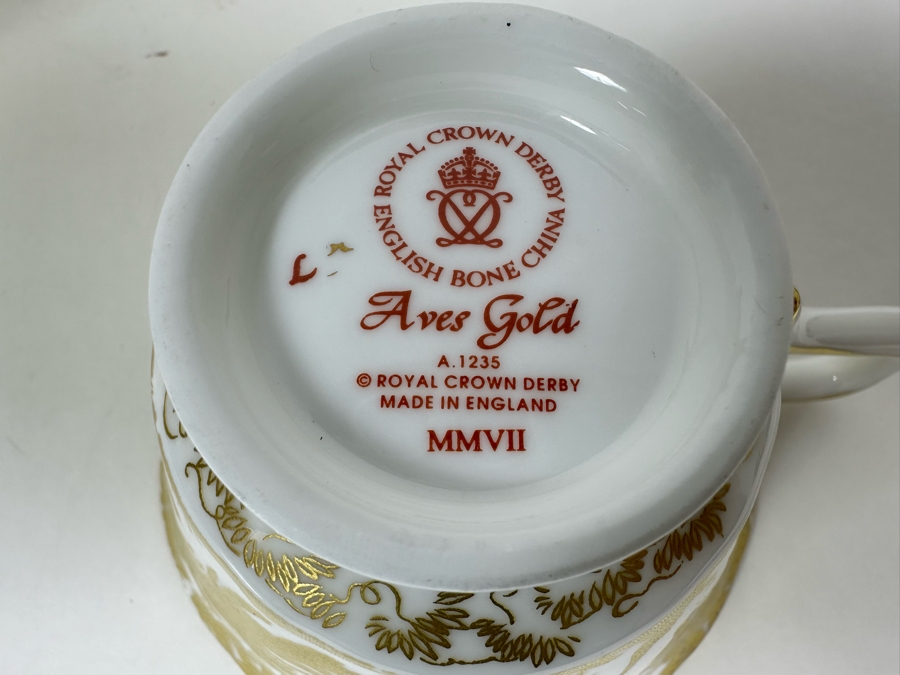 Royal Crown Derby English Bone China Aves Gold China - 36 Pieces - Cup Saucers Shown In Separate Photo [Photo 9]