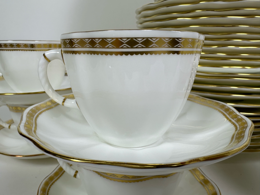Royal Crown Derby English Bone China Carlton Gold A.1320 China 60 Pieces [Photo 3]