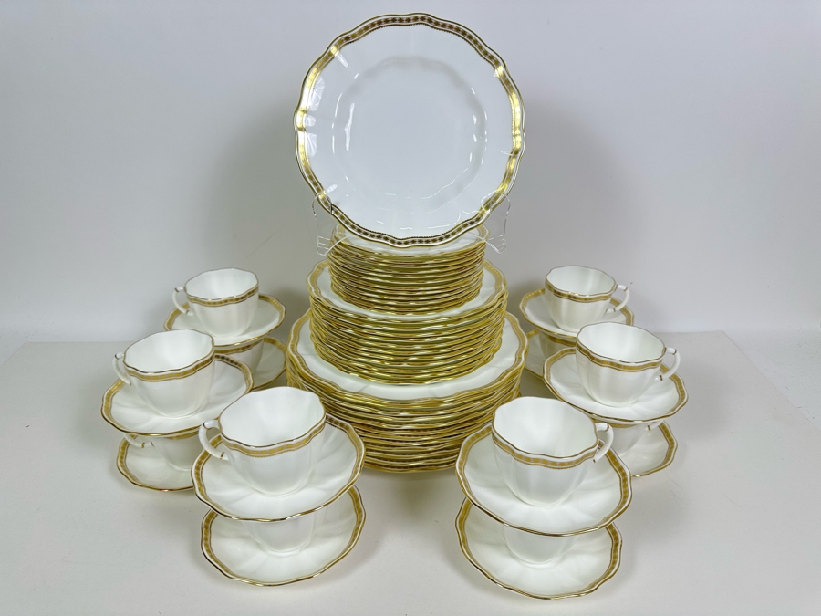 Royal Crown Derby English Bone China Carlton Gold A.1320 China 60 Pieces [Photo 2]