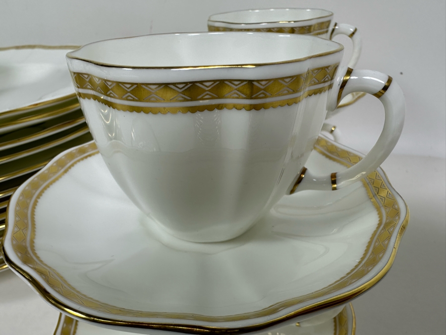 Royal Crown Derby English Bone China Carlton Gold A.1320 China 60 Pieces [Photo 13]