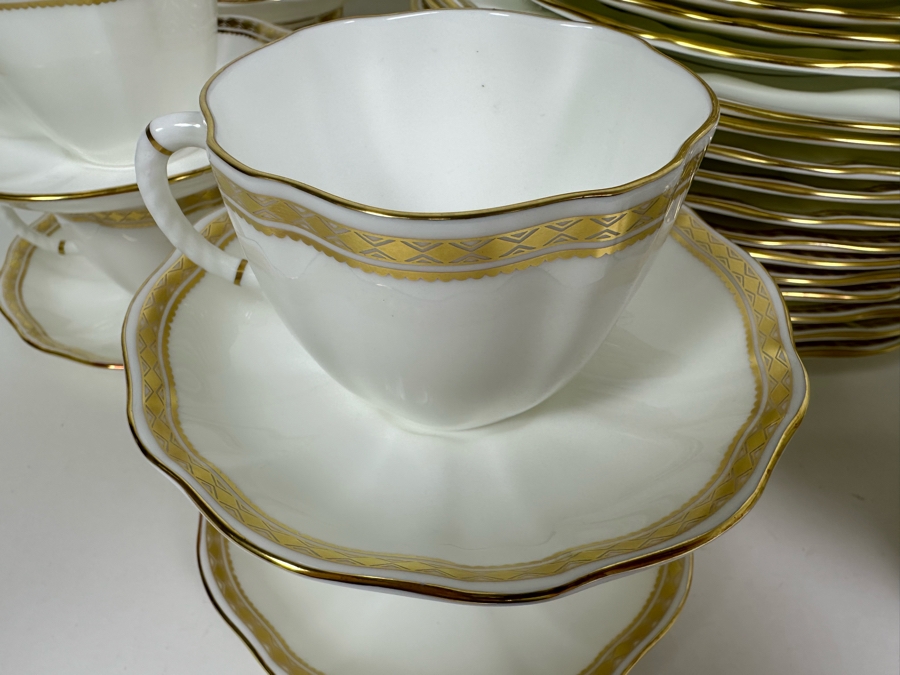 Royal Crown Derby English Bone China Carlton Gold A.1320 China 60 Pieces [Photo 4]