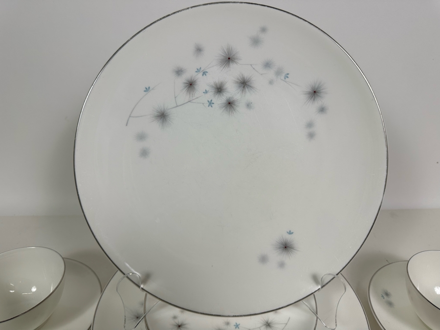 Royal Doulton Thistledown H.4943 English Fine Bone China