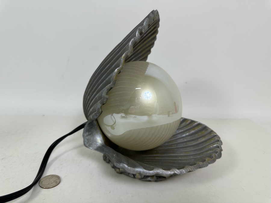 Contemporary Clam Shell With Pearl Table Lamp 8W X 8H [Photo 4]