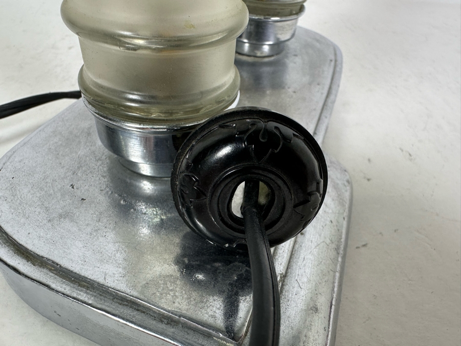 Vintage Art Deco Chrome And Glass Table Lamp 8.5W X 5D X 11H [Photo 18]