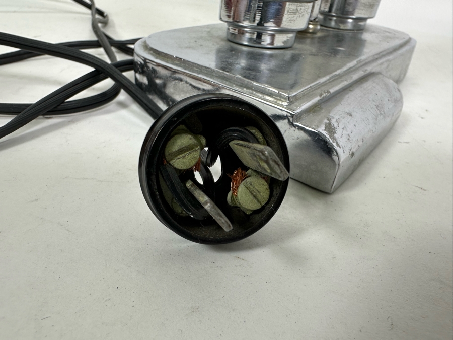 Vintage Art Deco Chrome And Glass Table Lamp 8.5W X 5D X 11H [Photo 19]