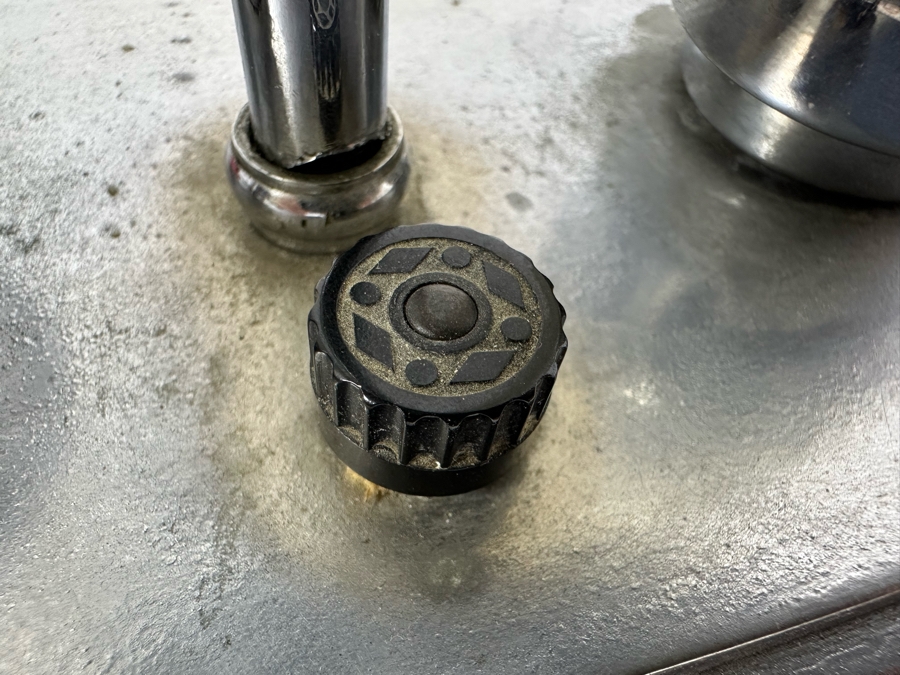 Vintage Art Deco Chrome And Glass Table Lamp 8.5W X 5D X 11H [Photo 16]