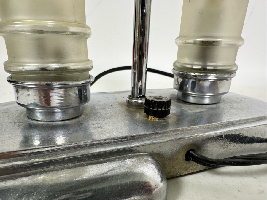 Vintage Art Deco Chrome And Glass Table Lamp 8.5W X 5D X 11H [Photo 17]