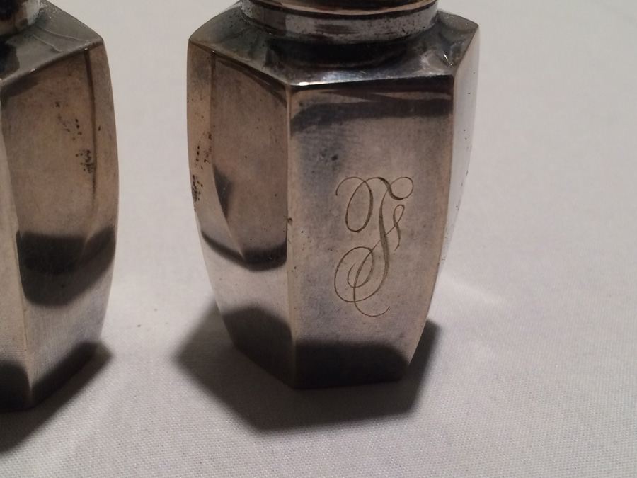 Silver Salt & Pepper Shakers [Photo 3]
