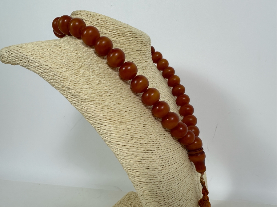 Vintage Bakelite Prayer Beads 20' Necklace Estimate $500 [Photo 6]